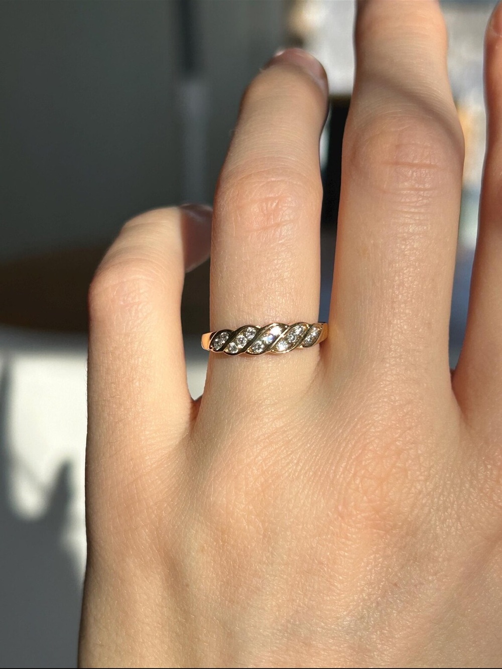 Vintage Solid 10K Gold Twist Diamond Accent Ring - Size 5 1/4 US